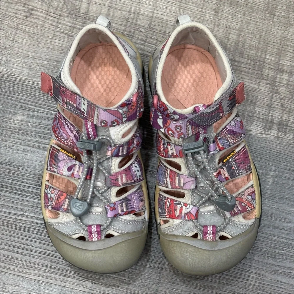 Keen Newport waterproof/hiking Sandals, Big Kids Size 2, in ”Grape Kiss” GUC